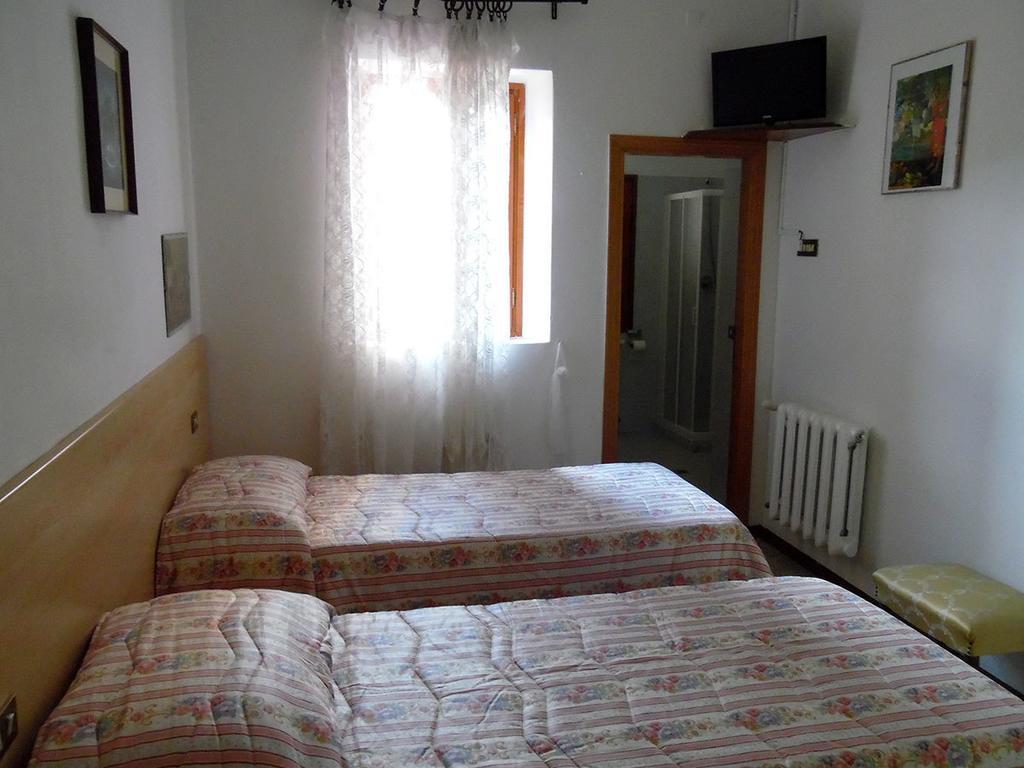 Albergo Ristorante La Torretta Castiglione dei Pepoli Habitación foto